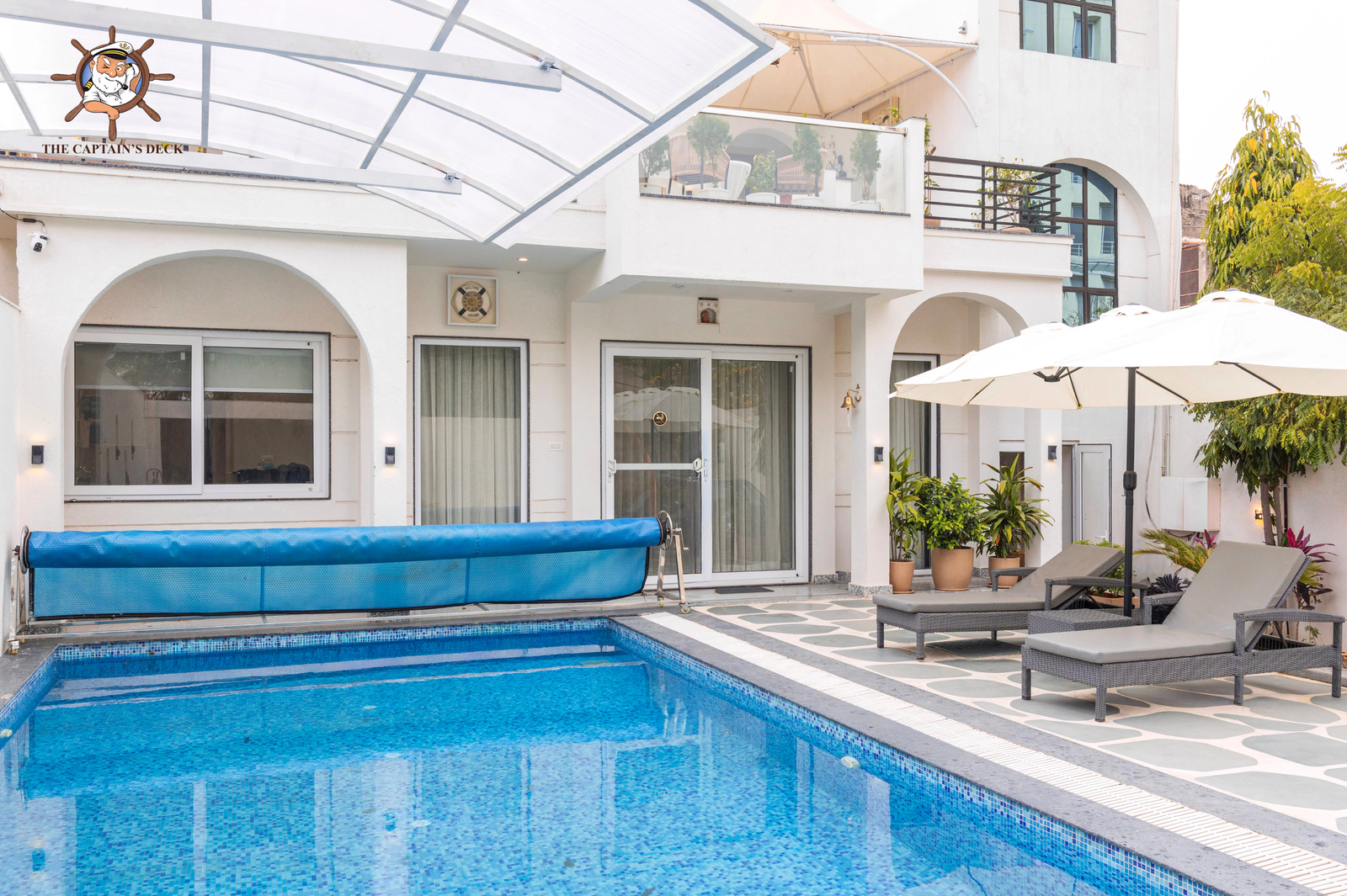 Panoramic daytime view of the villa with garden