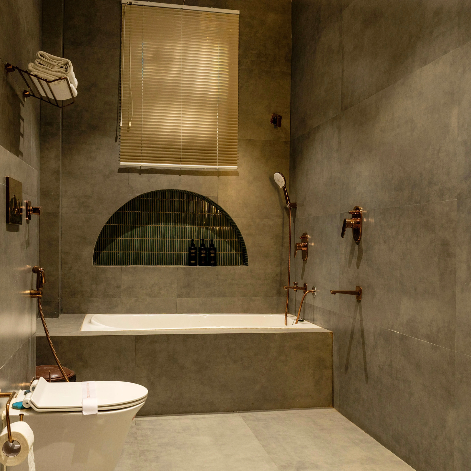 Full Bathroom Image 4